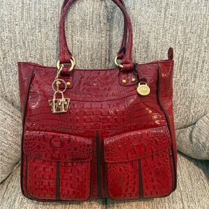 Brahmin shoulder bag. Very EUC. Not a scratch on it.